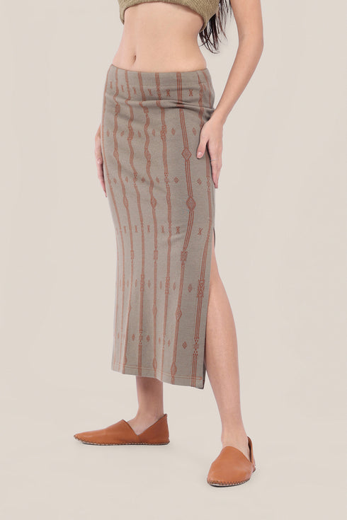Slim fitting jacquard skirt